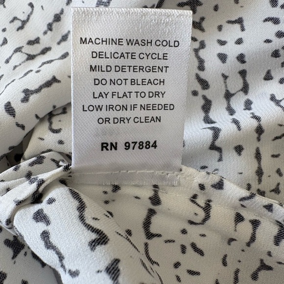 Tarte blouse V-neck bell sleeves black abstract print women’s M - Picture 7 of 10